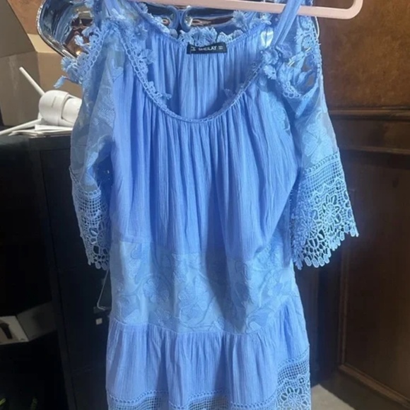 Women’s Tiered Cold Shoulder Lace/ Crochet Detail Tunic Top in PLBL sz S EUC - Picture 2 of 5